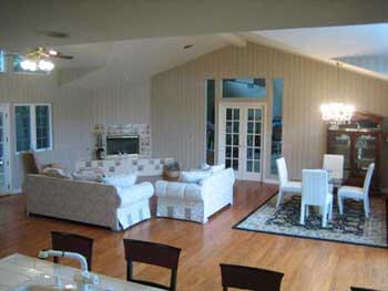 tv and dining area