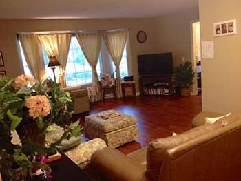 Par Place's living room