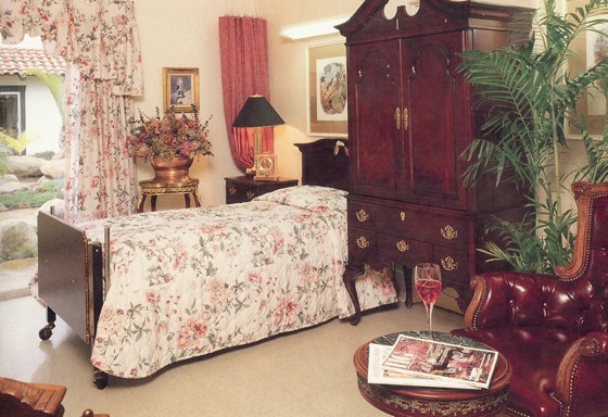 Cliff View Terrace senior bedroom