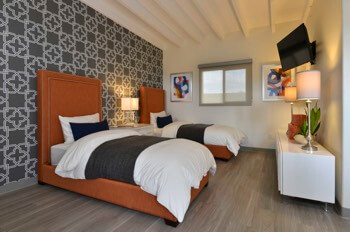 Stonewall Gardens - bedroom