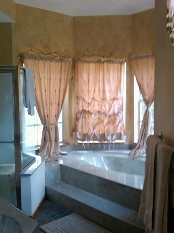 Villa Kings Queens bathroom