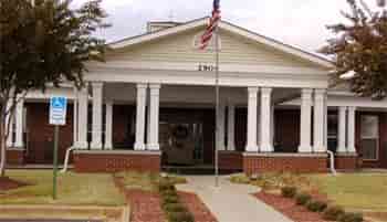 Wellington Place of Muscle Shoals assisted living is a wonderfully landscaped and furnished building for seniors seeking assisted living and Alzheimer's care